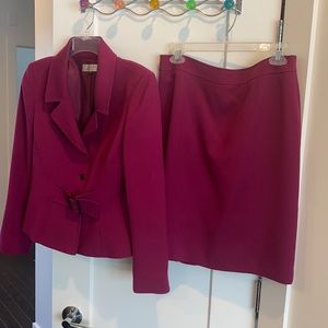 Tahari skirt suit size 8 magenta